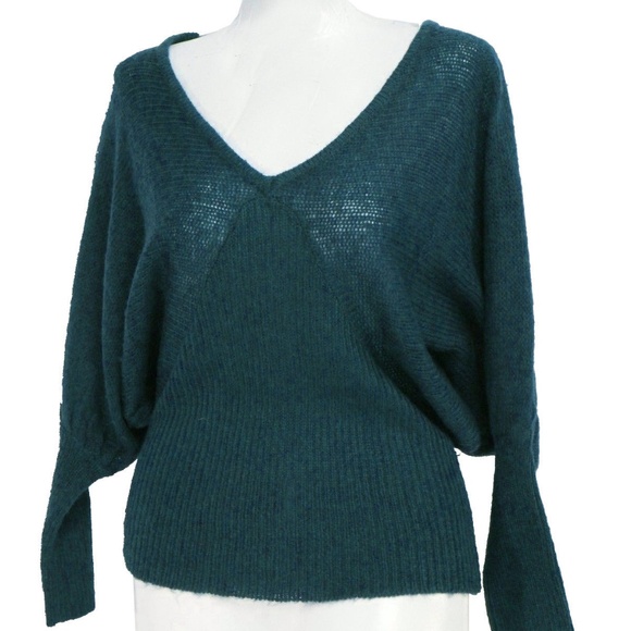 Derek Heart Sweaters - NWOT batwing knitted sweater by Derek Heart